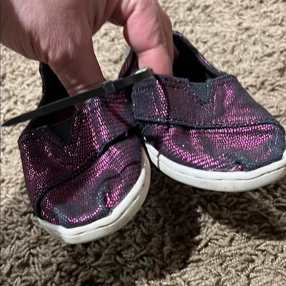 Toms shoes size 5